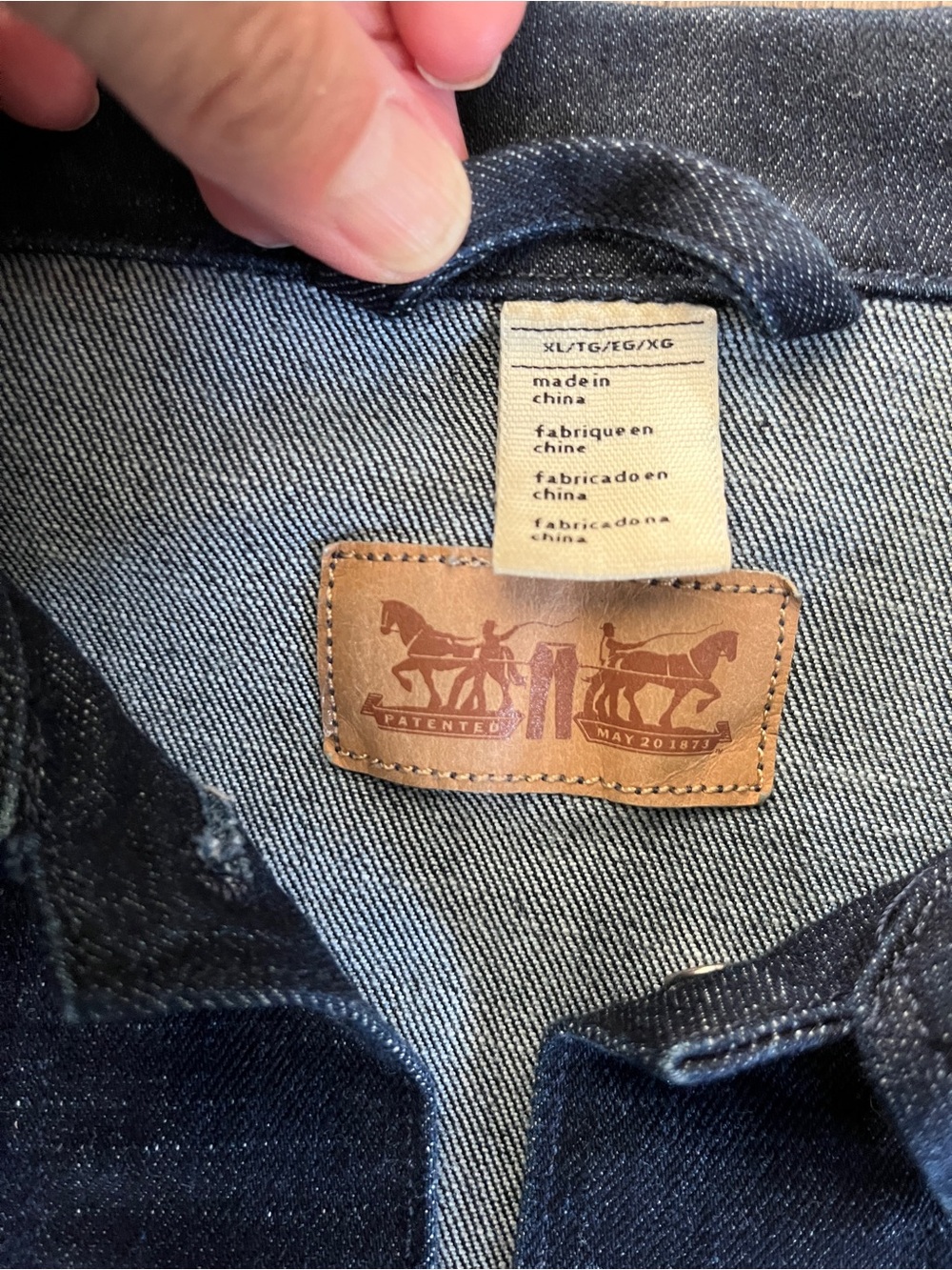 Levi's Women’s Dark Wash Denim Trucker Jacket XL - Picture 2 of 8